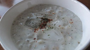 Dövmeli Yoğurt Çorbası